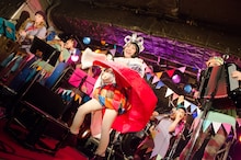 フィナーレで楽しそうな笑顔を見せるチャラン・ポ・ランタン。（撮影：朝岡英輔）