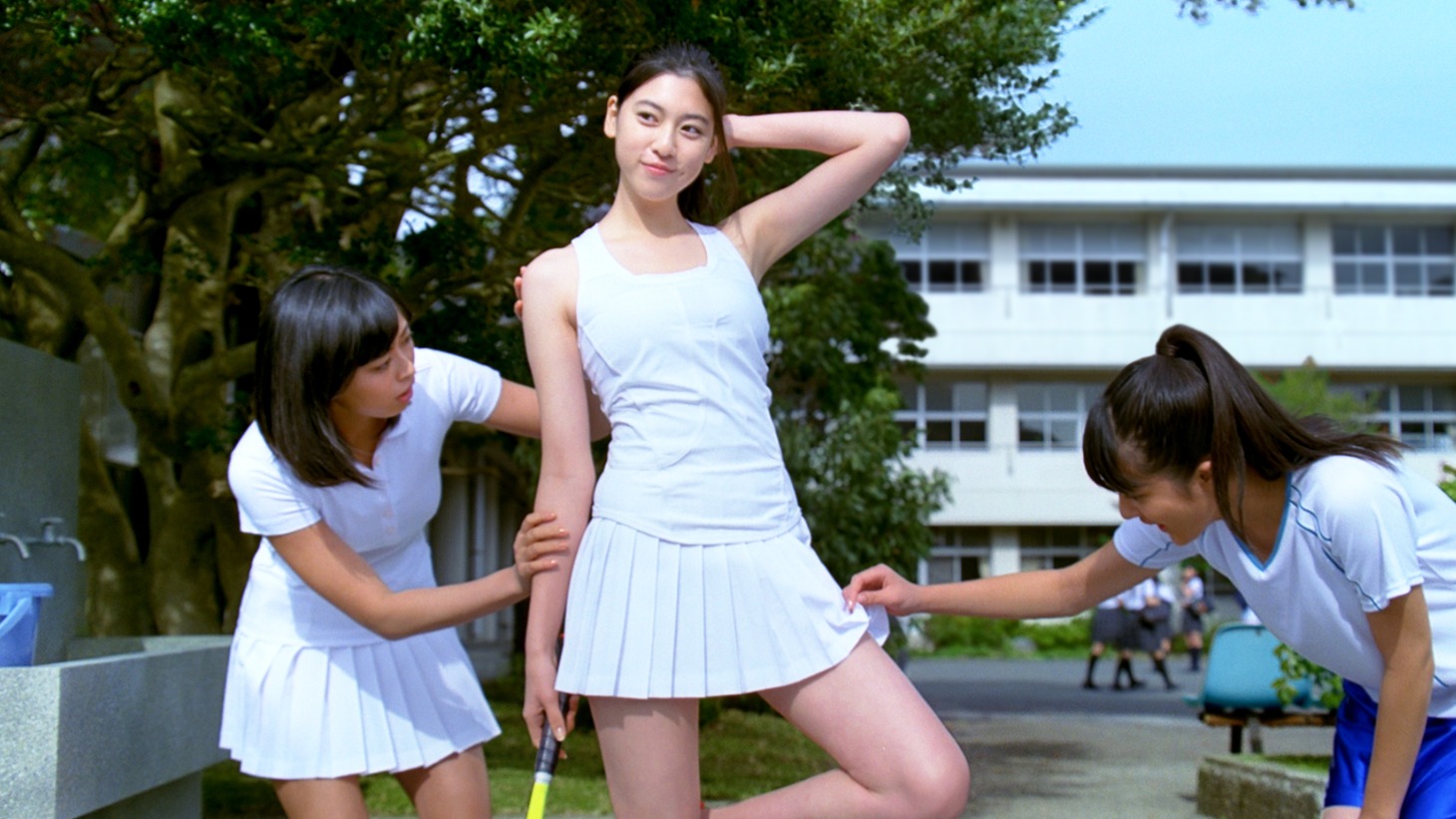 シーブリーズ新テレビCM「みせっこ」篇のワンシーン。