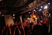 「爆弾ジョニーのイミナシ！TOUR2013 『我が人生にイミナシ！』」の様子。