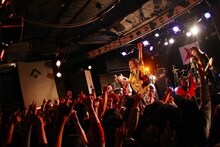 「爆弾ジョニーのイミナシ！TOUR2013 『我が人生にイミナシ！』」の様子。