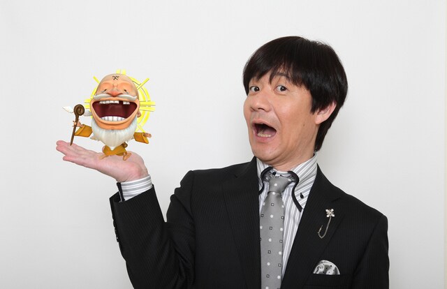 「笑神様は突然に…～芸能人のプライベートに笑いの神が降りた瞬間～」でMCを務める内村光良。 （C）日本テレビ