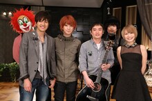 「からっぽ」収録時のゆずとSEKAI NO OWARI。