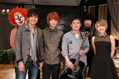 「からっぽ」収録時のゆずとSEKAI NO OWARI。