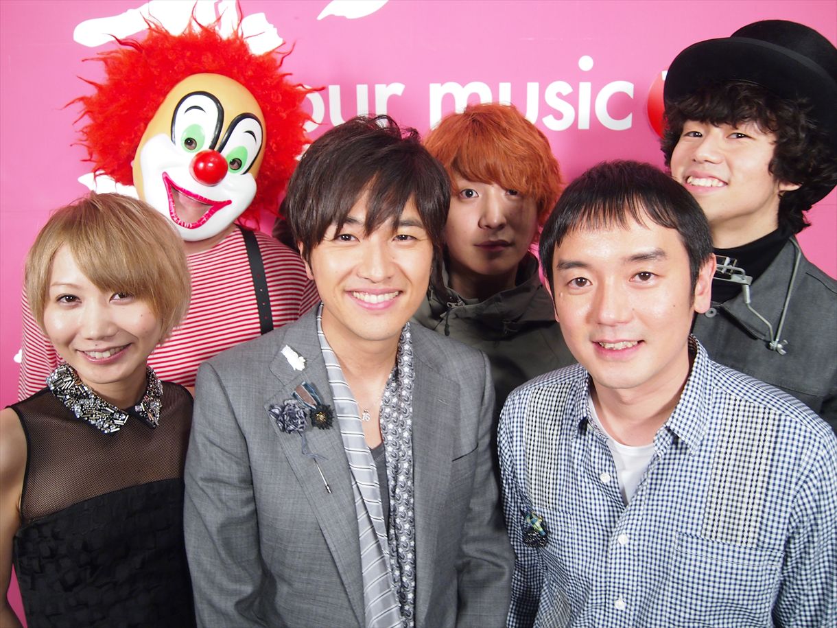 スタジオライブ収録時のゆずとSEKAI NO OWARI。