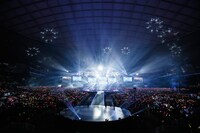 「ももいろクローバーZ 春の一大事 2013 西武ドーム大会～星を継ぐもも vol.1 Peach for the Stars～」ステージの様子。（photo by Hajime Kamiiisaka）