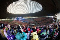 約3万5000人のモノノフたち。（photo by Hajime Kamiiisaka）