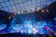 「ももいろクローバーZ 春の一大事 2013 西武ドーム大会～星を継ぐもも vol.1 Peach for the Stars～」ステージの様子。（photo by Hajime Kamiiisaka）