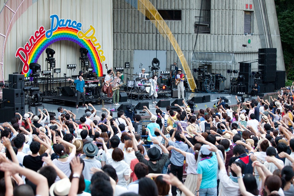 2012年7月15日に東京・日比谷野外大音楽堂で開催された「Dance Dance Dance」の模様。