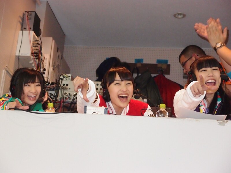 「ももいろクローバーZ ももクロくらぶxoxo」生放送中の様子。