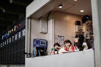 「ももいろクローバーZ ももクロくらぶxoxo」生放送中の様子。