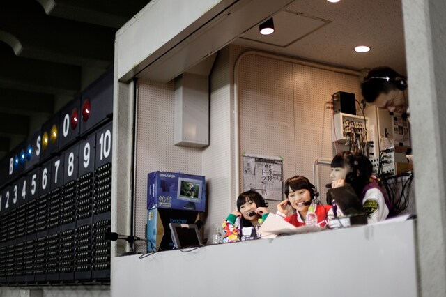 「ももいろクローバーZ ももクロくらぶxoxo」生放送中の様子。