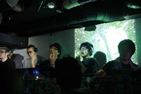 BEAT CRUSADERS「HIT IN THE U.S.A.」を歌うNovoiskiとクボタマサヒコ。