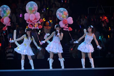 上野圭澄がセンターを務める「天使のしっぽ」の模様。（C)AKS