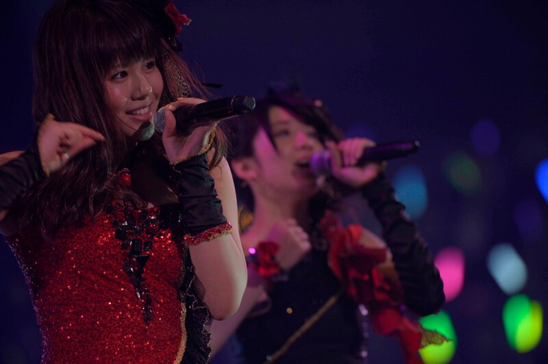 原望奈美がセンターを務める「純情主義」の模様。（C)AKS