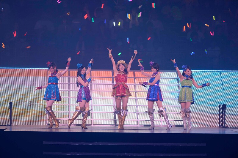 桑原みずきがセンターを務める「女の子の第六感」の模様。（C)AKS