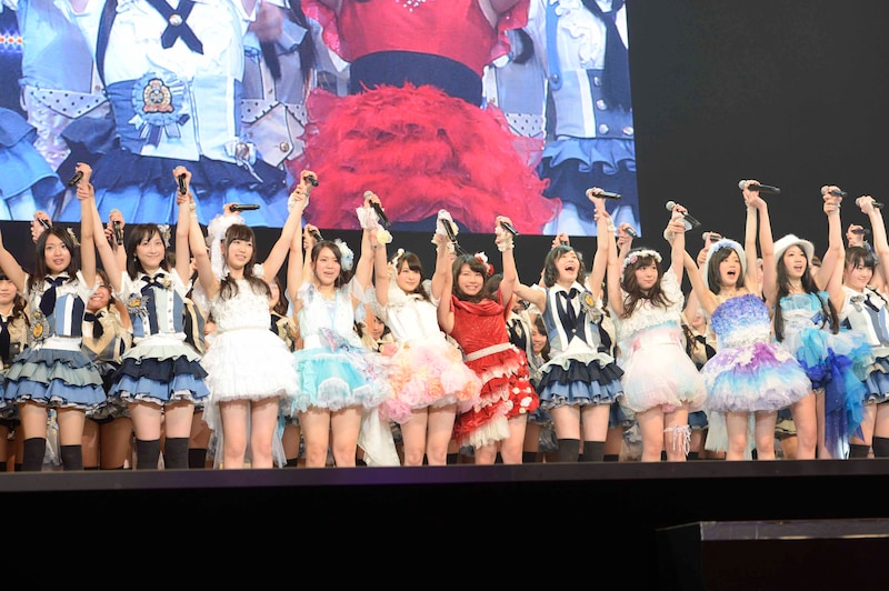 全メンバー揃って「仲間の歌」を披露するSKE48。（C）AKS