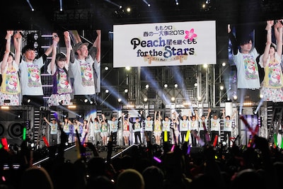 ラストは出演者大集合の「Chai Maxx」。（photo by Hajime Kamiiisaka）