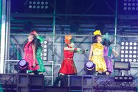 「ももいろクローバーZ 春の一大事 2013 西武ドーム大会～星を継ぐもも vol.2 Peach for the Stars～」の様子。（photo by Hajime Kamiiisaka）