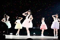 「ももいろクローバーZ 春の一大事 2013 西武ドーム大会～星を継ぐもも vol.2 Peach for the Stars～」の様子。（photo by Hajime Kamiiisaka）