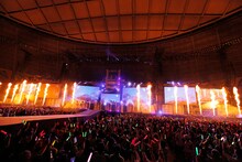 「ももいろクローバーZ 春の一大事 2013 西武ドーム大会～星を継ぐもも vol.2 Peach for the Stars～」の様子。（photo by Hajime Kamiiisaka）