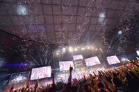 「ももいろクローバーZ 春の一大事 2013 西武ドーム大会～星を継ぐもも vol.2 Peach for the Stars～」の様子。（photo by Hajime Kamiiisaka）