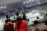 ライブ終了後にラジオの生放送を行った高城れに、百田夏菜子、有安杏果（写真左から）。