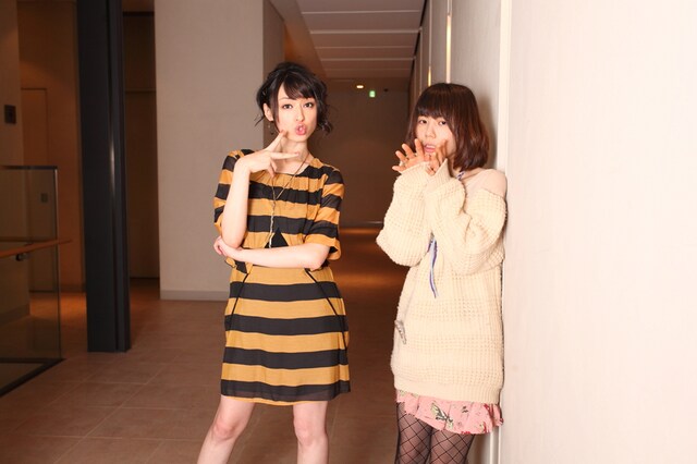 左から栗山千明、後藤まりこ。