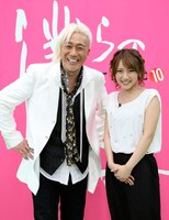 トーク収録後の玉置浩二（写真左）と高橋みなみ（右）。