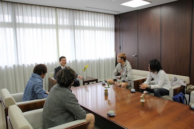 表敬訪問の様子。