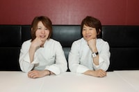 ぽこた（写真左）と川越達也（右）。