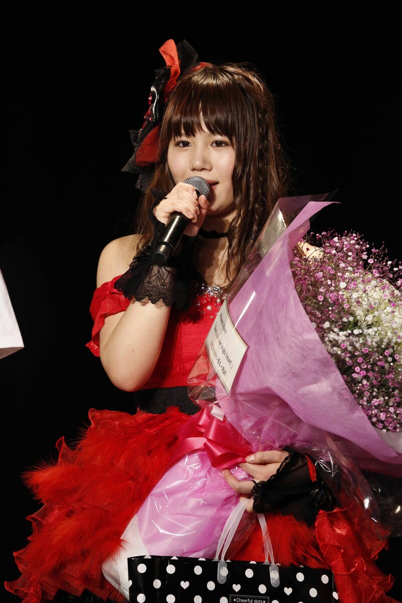 ファンに向けて感謝の気持ちを語る原望奈美。（C)AKS