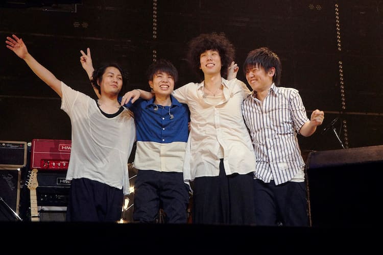 ただいま」RADWIMPS、思い出の横アリで熱演2時間半 - 音楽ナタリー