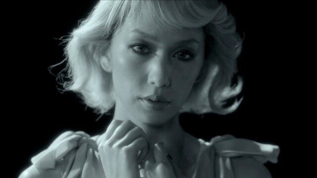 中島美嘉「愛詞（あいことば）」ビデオクリップのワンシーン。