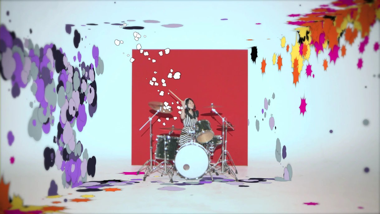 「KAWAII meets EXTRA BASS」のワンシーン。