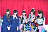 番組開始前に行った記念撮影より。