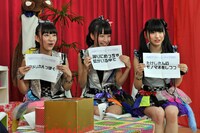 Cheeky Parade。左から関根優那、渡辺亜紗美、鈴木友梨耶。