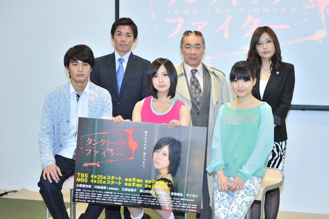 「タンクトップファイター」記者会見のフォトセッションより。