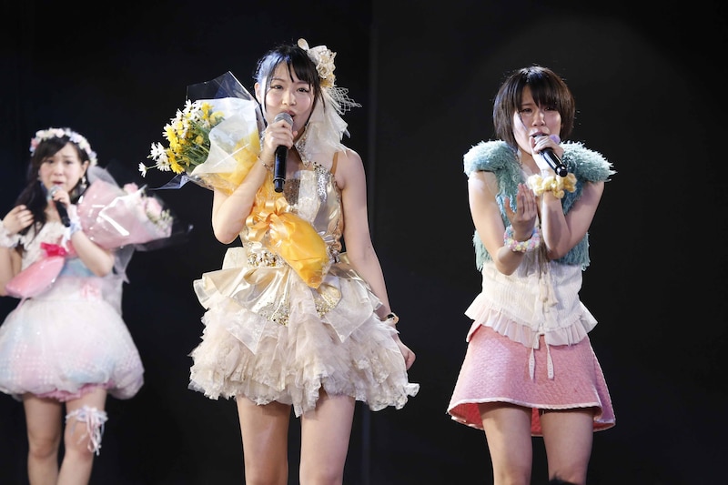 「手紙のこと」を披露する桑原みずき。（C)AKS