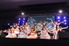 「13日の金曜日」をパフォーマンスする乃木坂46。