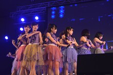 「君の名は希望」を披露する乃木坂46。