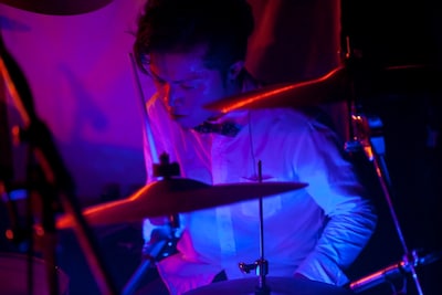 伊東賢佑（Dr）（Photo：shimbo yuki）