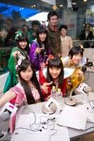 生放送出演時の衣装は「桜を見る会」出席時にも着用していた“ミニスカの着物”。