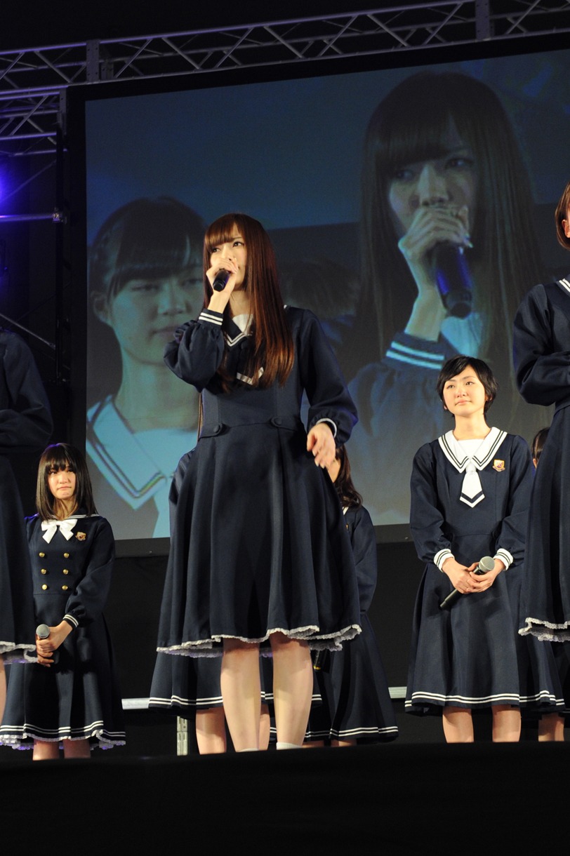 6thシングルで初めてセンターポジションに立つことになった白石麻衣。