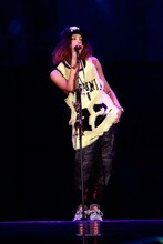 「G-DRAGON 2013 WORLD TOUR ～ONE OF A KIND～ IN JAPAN DOME SPECIAL」西武ドーム公演でのG-DRAGON。