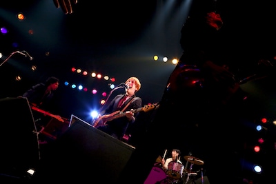 THE BAWDIES（4月21日の高知BAY5 SQUARE公演より）