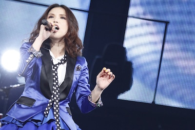 4月21日に行われた「Superfly 5th Anniversary Super Live GIVE ME TEN!!!!!」ツアーファイナルの様子。