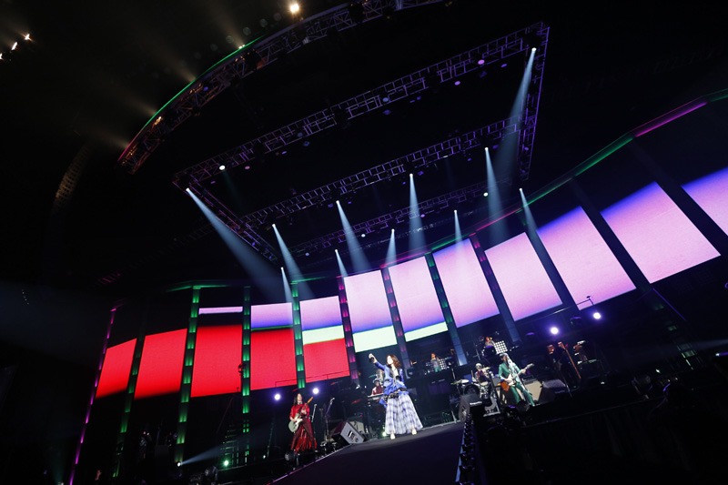 4月21日に行われた「Superfly 5th Anniversary Super Live GIVE ME TEN!!!!!」ツアーファイナルの様子。
