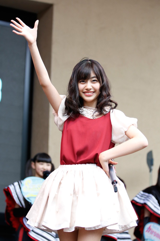 生誕祭恒例ソロコーナーでファンに祝福される鈴木裕乃。