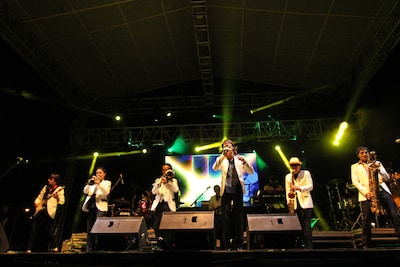 4月20日、グアダラハラでのライブの模様。