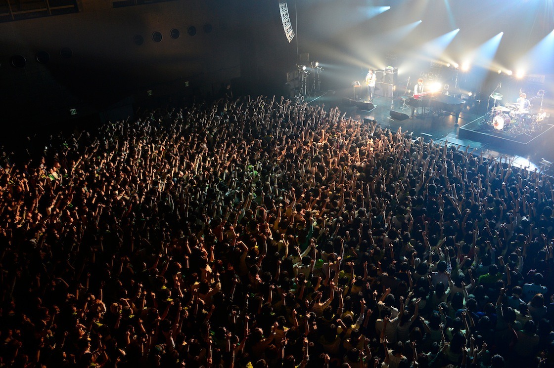 「WEAVER Handmade TOUR 2013『Piano Trio Performance』」Zepp DiverCity TOKYO公演の様子。